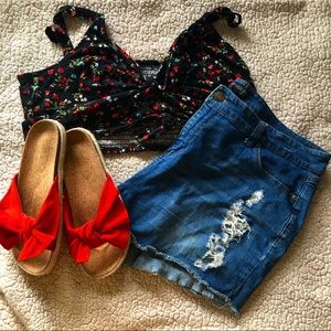FOREVER21 distressed medium wash denim shorts